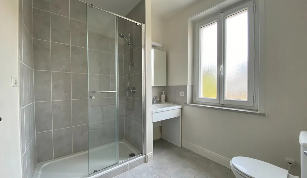 Rénover la salle de bain d'un logement locatif : quel budget et quelle rentabilité ?
